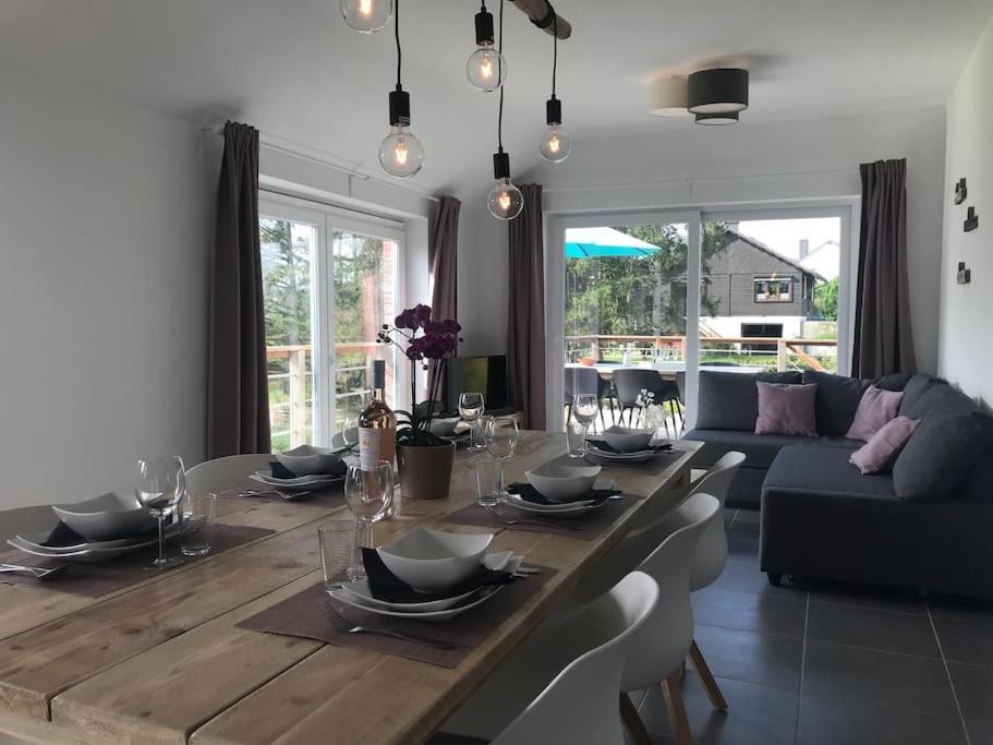Huis Met Zonneterras, Tuin En Panoramisch Uitzicht Wellin Kültér fotó