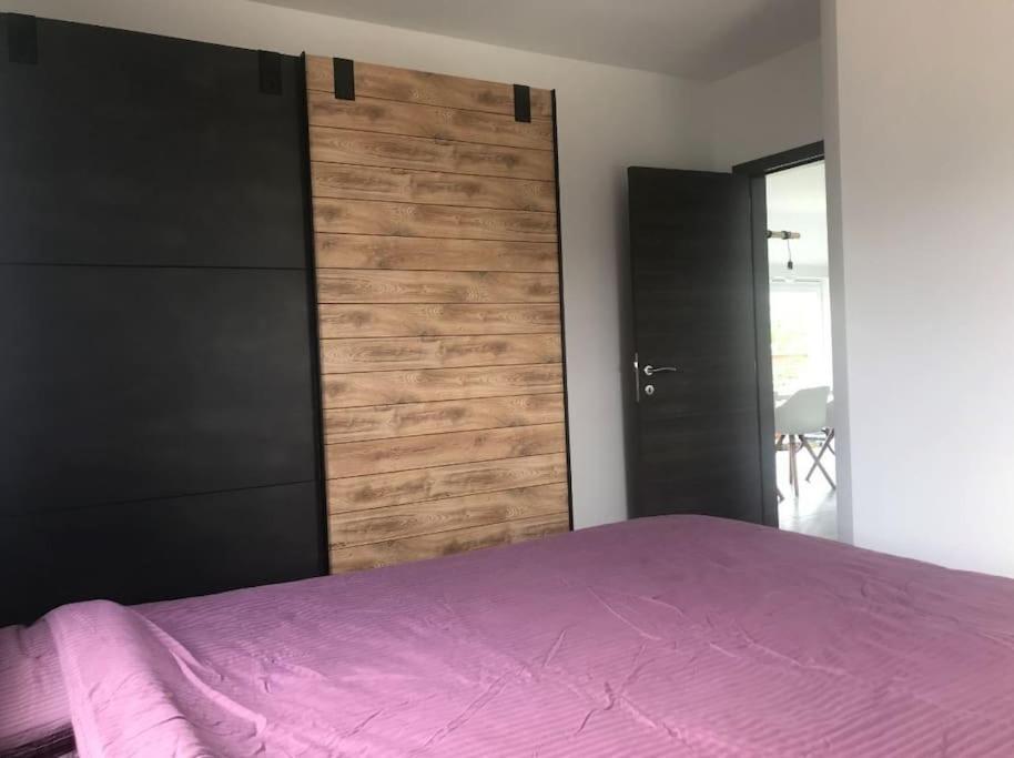 Huis Met Zonneterras, Tuin En Panoramisch Uitzicht Wellin Kültér fotó
